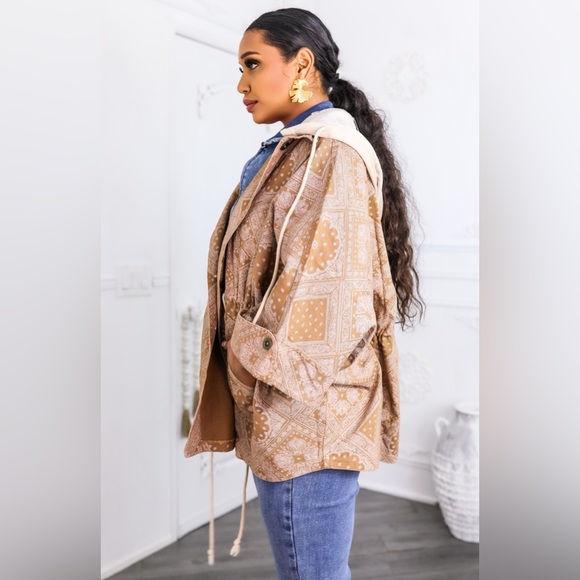 Stylish Tan Patterned Jacket - Picture 3 of 3